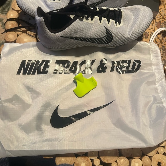 Nike Air Zoom Rival M 9 Spikes in Pure Platinum and Black - Picture 9 of 11